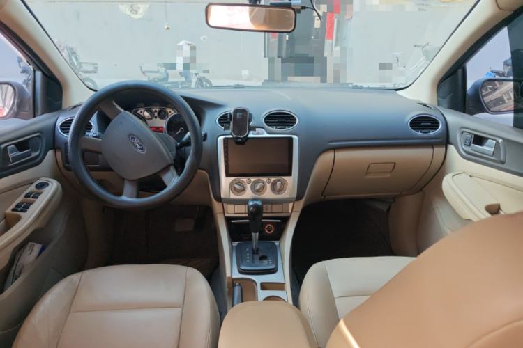 Used Ford Focus 2011 Hatchback 1.8L Automatic Fashion Edition Center Console