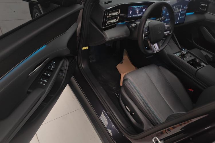 Used BYD Qin L 2024 DM-i 120KM Excellence Model Driver Seat