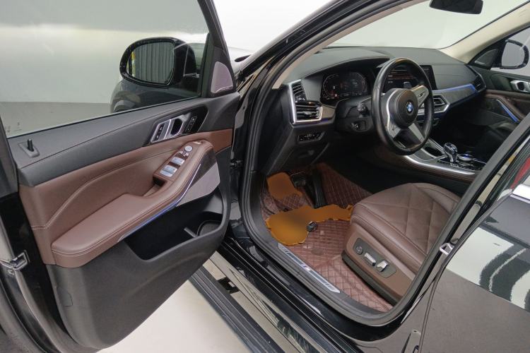 Used BMW X5 2022 Restyled xDrive 30Li Luxury Version M Sport Package Driver Seat