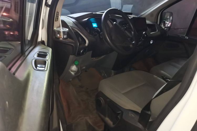 Used Ford Transit 2017 2.0T Diesel Multi-Purpose Commercial Vehicle Short Wheelbase Low Roof China IV Standard