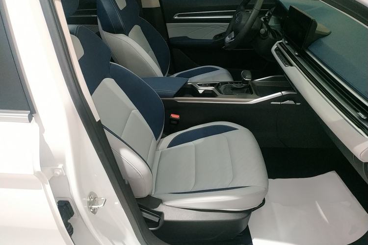 Used Geely Auto Emgrand 2022 4th Generation 1.5L CVT Flagship Model Right Front Seat