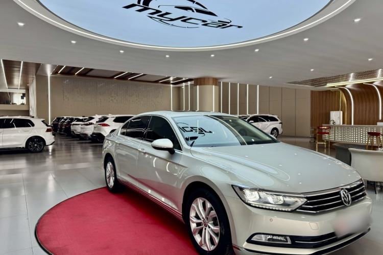 Used Volkswagen Magotan 2017 330TSI DSG Luxury Model
