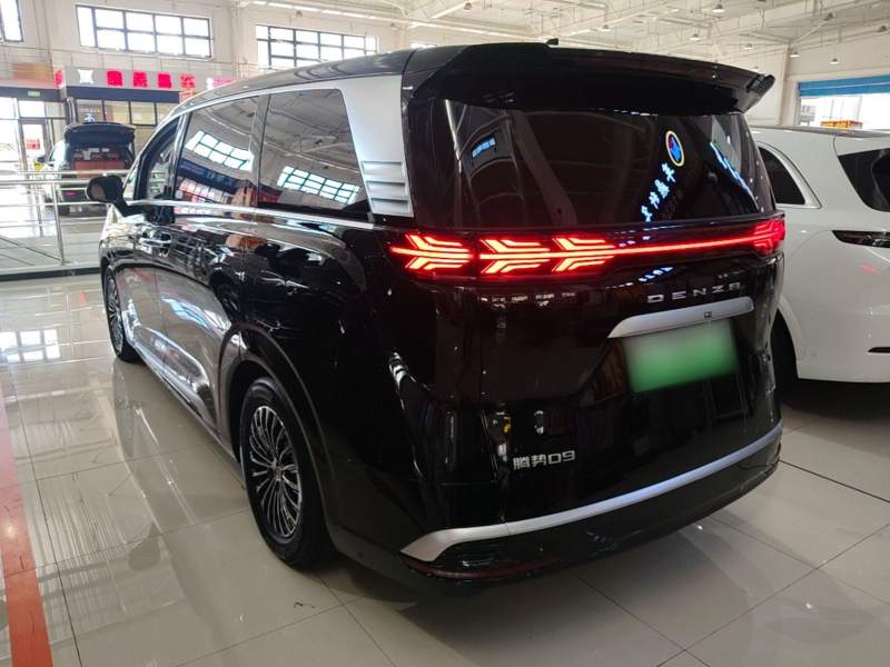Used Denza D9 2022 DM-i 970 Four-Wheel Drive Prestige Model — 4