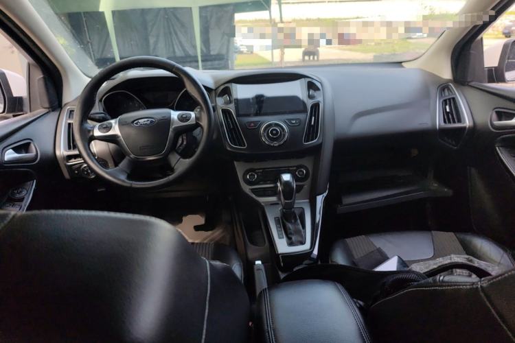 Used Ford Focus 2012 Sedan 1.6L Automatic Fashion Edition Center Console