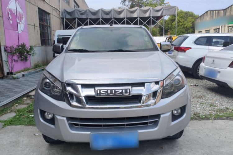 Used Isuzu D-MAX 2015 2.5T Two-Wheel Drive Automatic High-Performance Elite Version 4JK1 Front