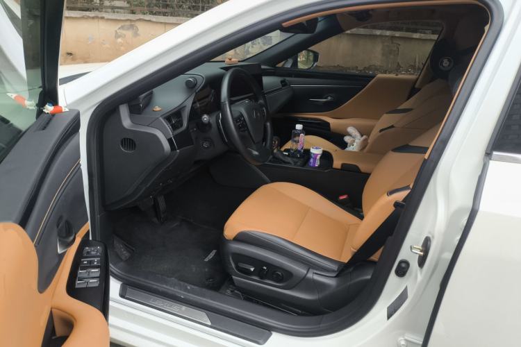 Used Lexus ES 2023 200 Excellence Edition
