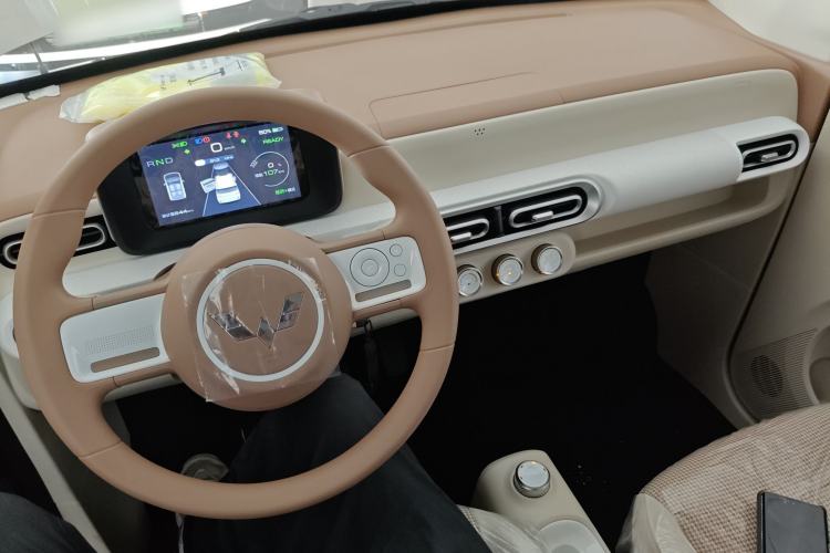 Used Wuling Hongguang MINIEV 2024 3rd Generation 215km Youth Edition Center Console