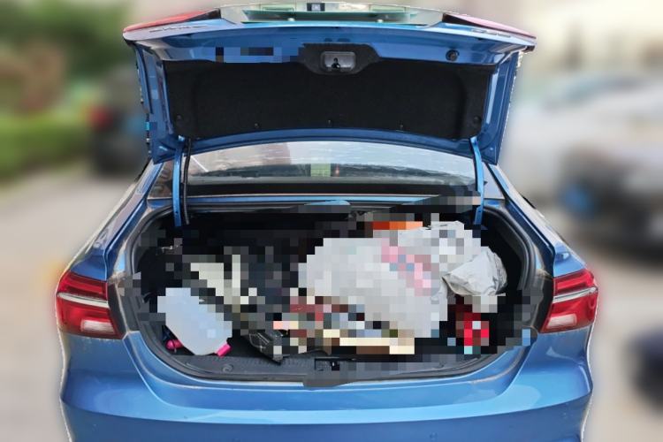 Used Roewe i6 New Energy 2017 45T Hybrid Connect & Smart Enjoyment Edition Trunk