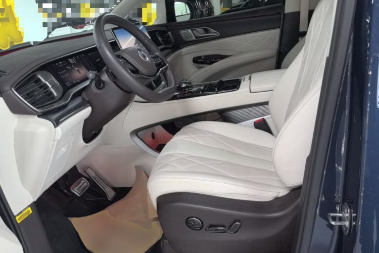 Used Denza D9 2025 DM-i Intelligent Drive 1020 Four-Wheel Drive Flagship Model
