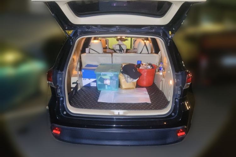 Used Toyota Highlander 2018 2.0T Two-Wheel Drive Luxury Edition 7 Seats China VI Standard