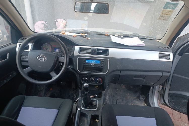 Used CHANGAN KAICHENG Shenqi F30 2019 1.5L Comfort Edition China VI Dual-Cab Long Wheelbase DAM15KL Center Console