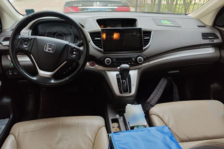 Used Honda CR-V 2013 2.4L two-wheel drive luxury version Center Console