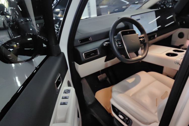 Used Li Auto MEGA 2025 Home Family Special Edition