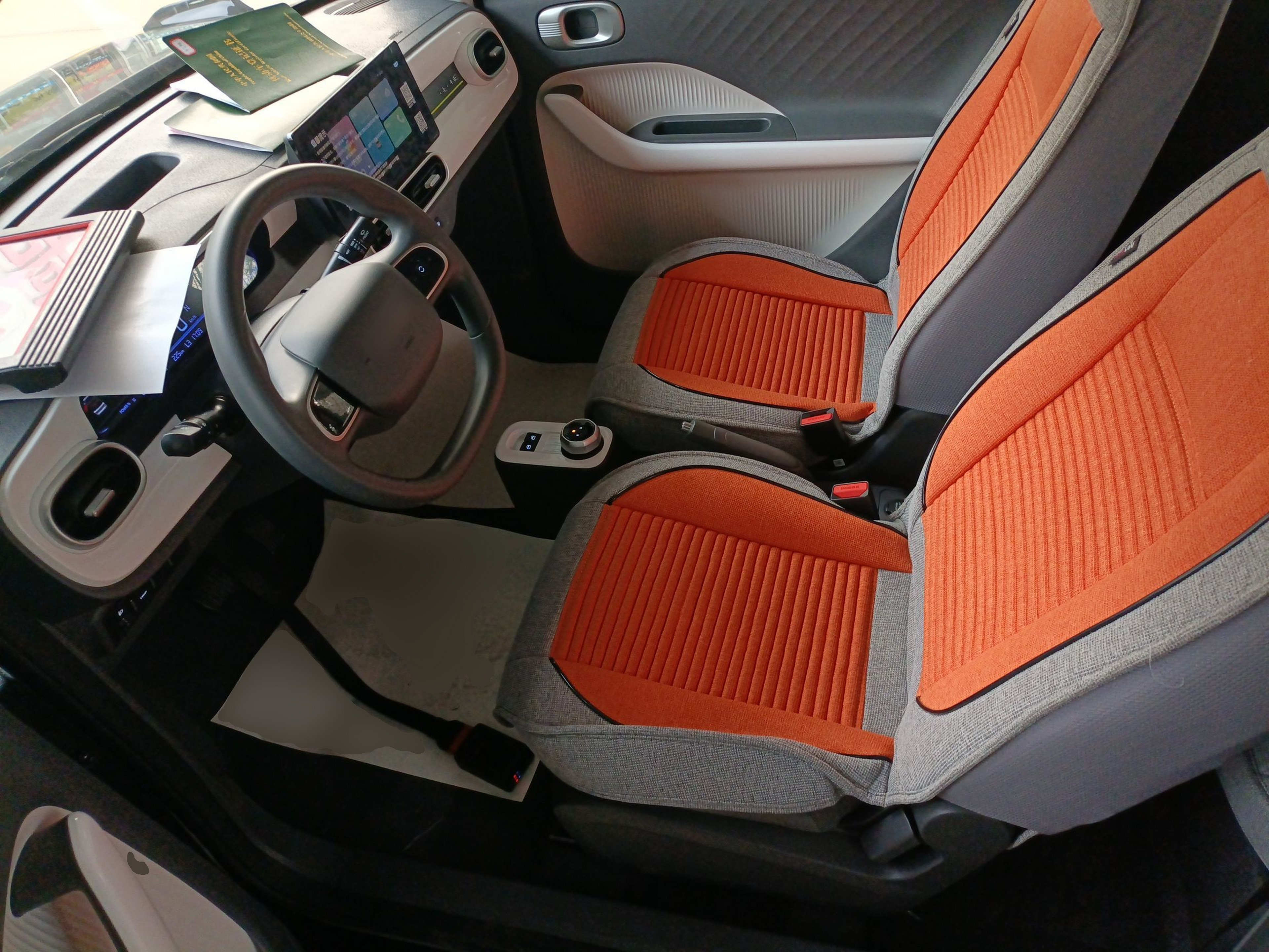 Переднее сиденье в автомобиле