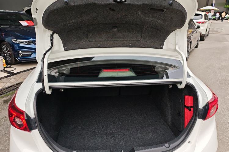 Used Mazda 3 Axela 2017 Sedan 1.5L Automatic Luxury Model Emission Standard China V