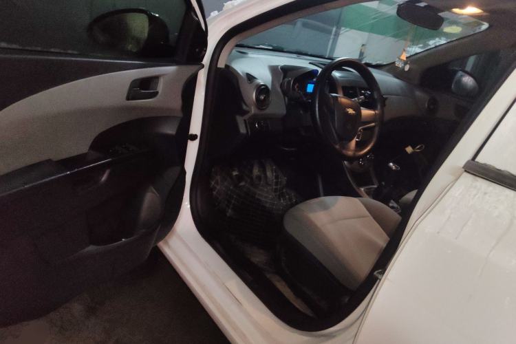 Used Chevrolet Aveo Sonic 2011 Sedan 1.4L MT SL