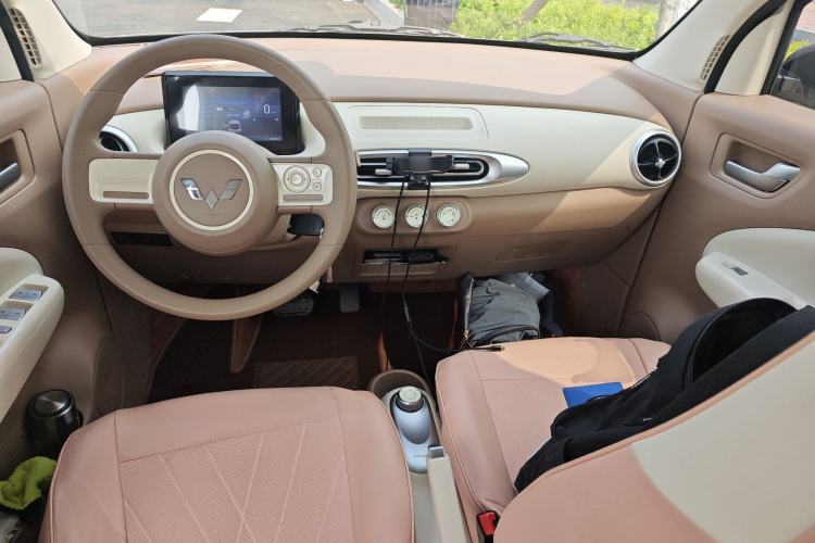 Used Wuling Hongguang MINIEV 2025 Four-Door Version Advanced Edition Center Console