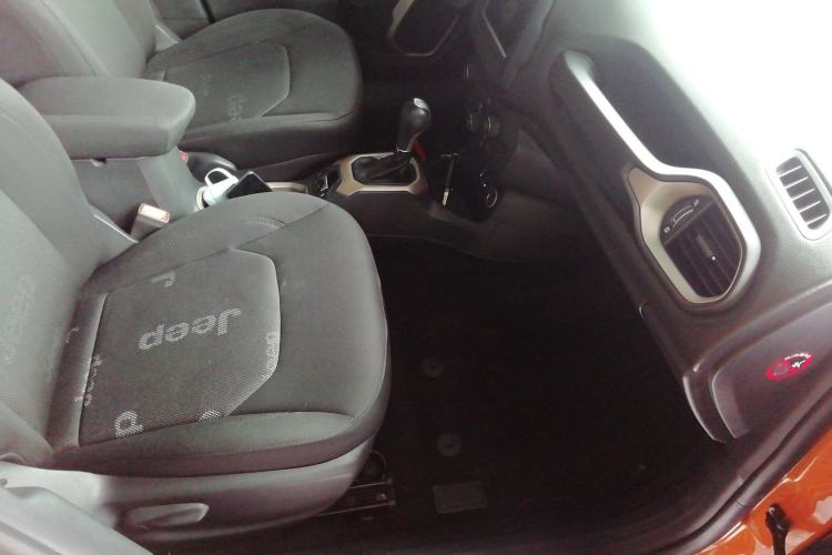 Used Jeep Renegade 2018 Connected Large Screen Version 180T Automatic High-Energy Edition
