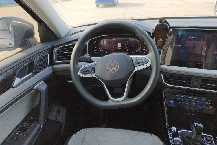 Used Volkswagen Tayron 2024 300TSI Two-Wheel-Drive Luxury Plus Advanced Version Steering Wheel