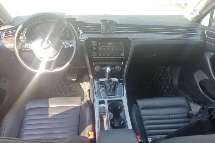 Used Volkswagen Magotan 2019 330TSI DSG Luxury Version China VI Standard Center Console