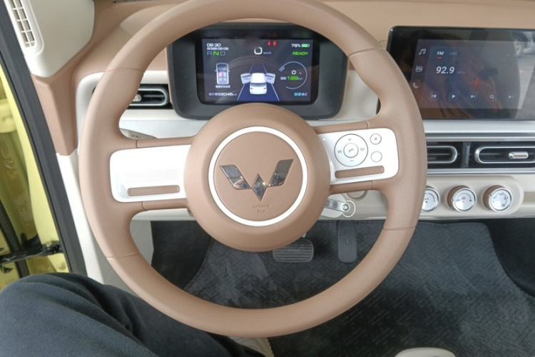 Used Wuling Hongguang MINIEV 2024 3rd Generation 170 km Interior 1