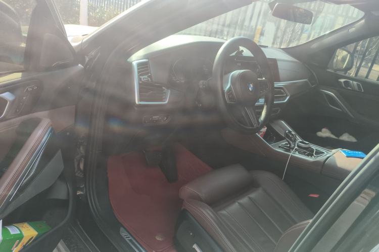 Used BMW X6 2022 xDrive40i M Sport Package Driver Seat