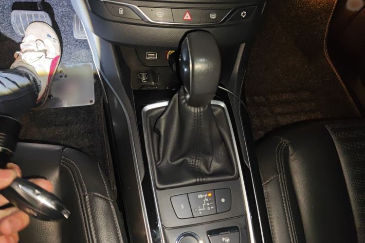 Used Peugeot 408 2014 1.6T Automatic Supreme Edition Gear Lever