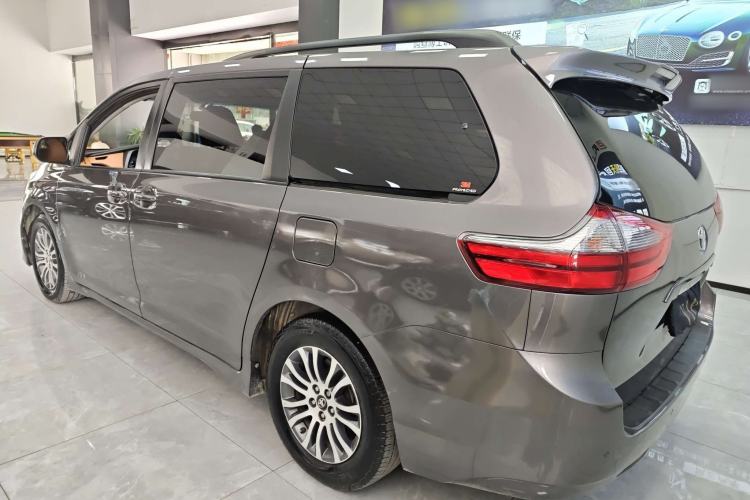 Used Toyota Sienna 2019 3.5L Two-Wheel Drive LE Trim 7 Seats U.S. Specification