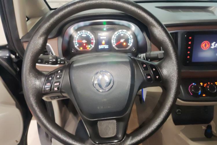 Used FORTHING Lingzhi 2020 M5L 1.6L Luxury 7-Seater Steering Wheel