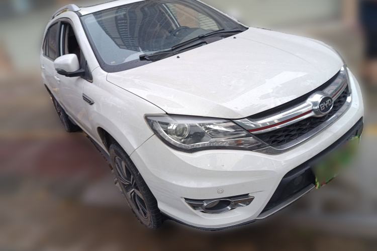 Used BYD S7 2017 2.0T Automatic Prestige Edition Front Right 45 Deg