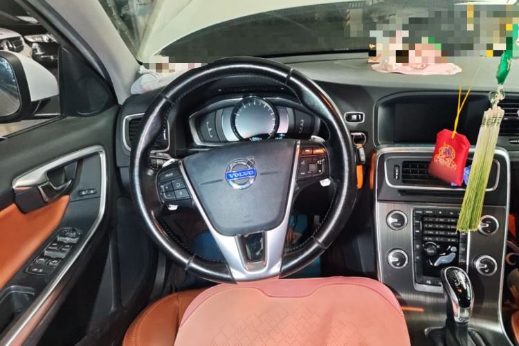 Used Volvo V60 2014 Restyled T5 Zhiya Edition
