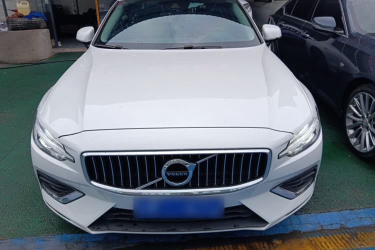 Used Volvo S60 2021 T4 Zhiyi Luxury Edition Front