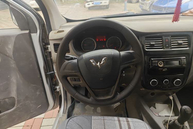 Used Wuling Rongguang V 2016 1.2L Practical Model Non-Power-Assisted
