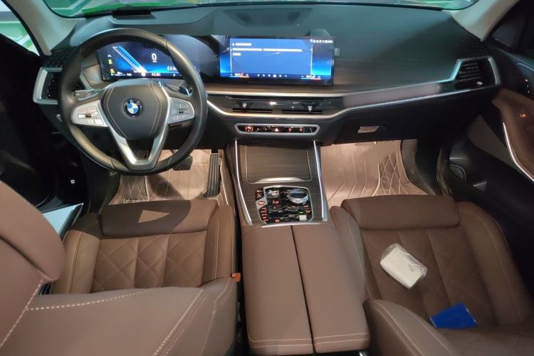 Used BMW X7 2023 xDrive40i Luxury Package with Leading Features