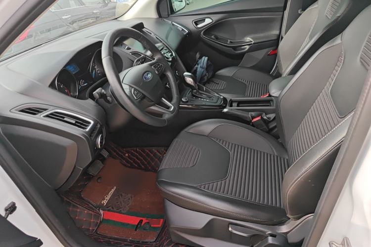 Used Ford Focus 2018 Hatchback Classic 1.6L Automatic Trendy SmartDrive Edition Left Front Seat