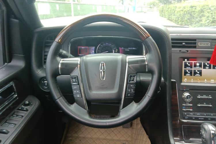 Used Lincoln Navigator 2016 3.5T AWD Steering Wheel