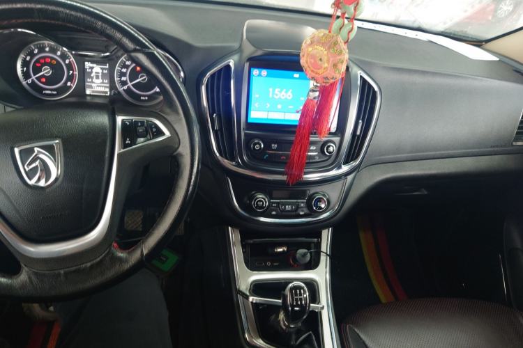 Used Baojun 560 2015 1.8L manual luxury version