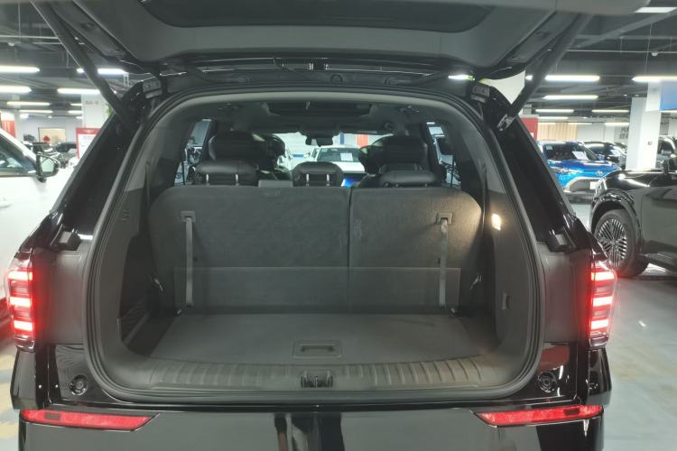 Used Ford Edge 2023 Ford Explorer L 2.0T EcoBoost Two-Wheel Drive 7-Seater Luxury Model Trunk