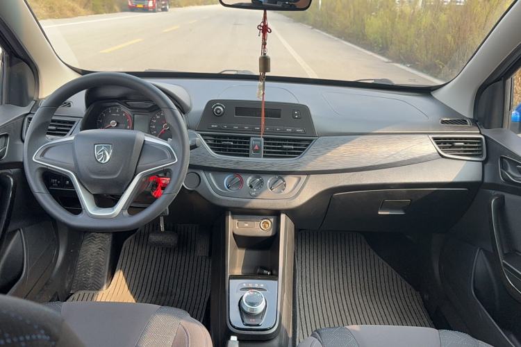 Used Baojun 310 2017 1.5L automatic comfort version

