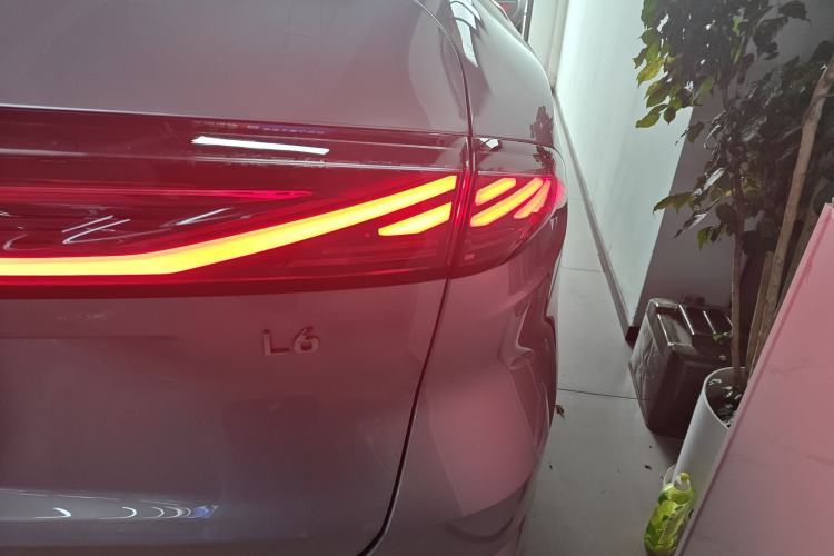 Used Geely Galaxy L6 2025 EM-i 140km Starship Edition Right Rear Taillight