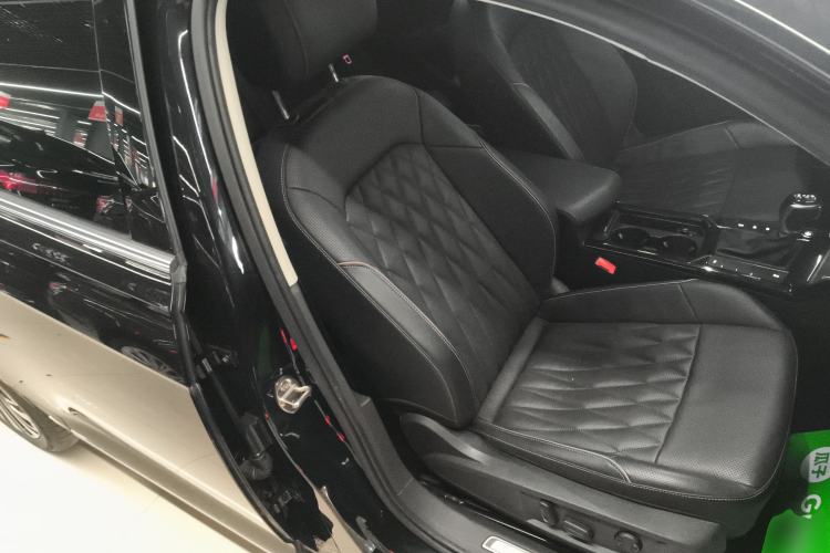 Used Volkswagen Passat 2020 330TSI Luxury Edition China VI