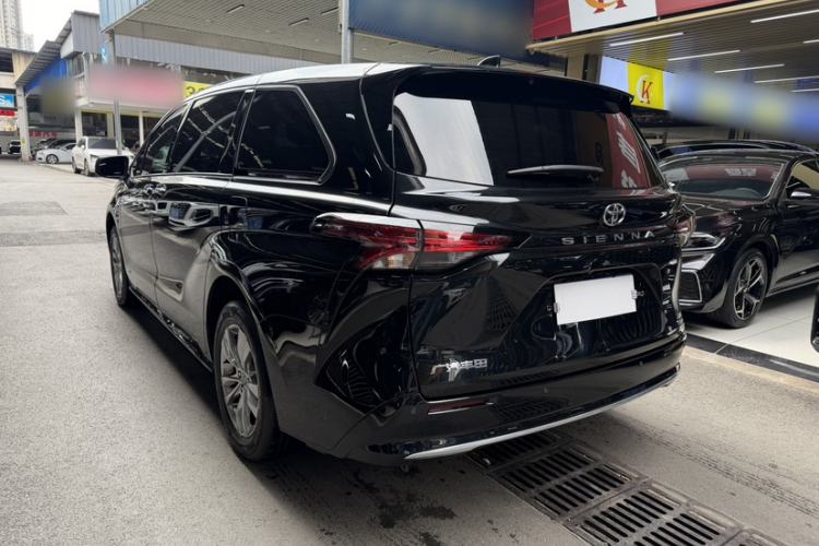 Used Toyota Sienna 2024 2.5L Hybrid Luxury Edition