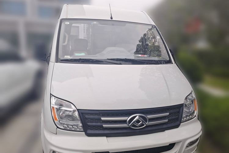 Used SAIC MAXUS Xintu V80 2023 2.0T AMT Classic Aoyuntong Short Wheelbase Mid-Roof 5/6-Seater Front