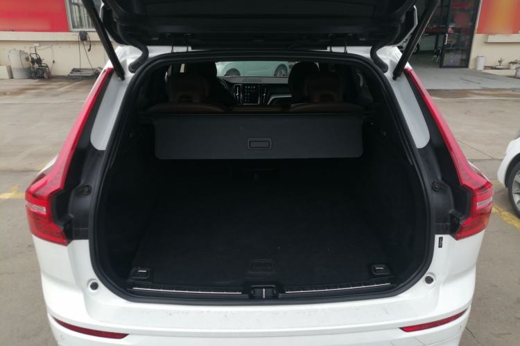 Used Volvo XC60 2023 B5 4x4 Smart Luxury Edition Trunk