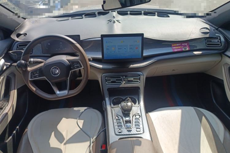 Used BYD Qin PLUS 2024 HONOR Edition DM-i 55KM Leading Model Center Console
