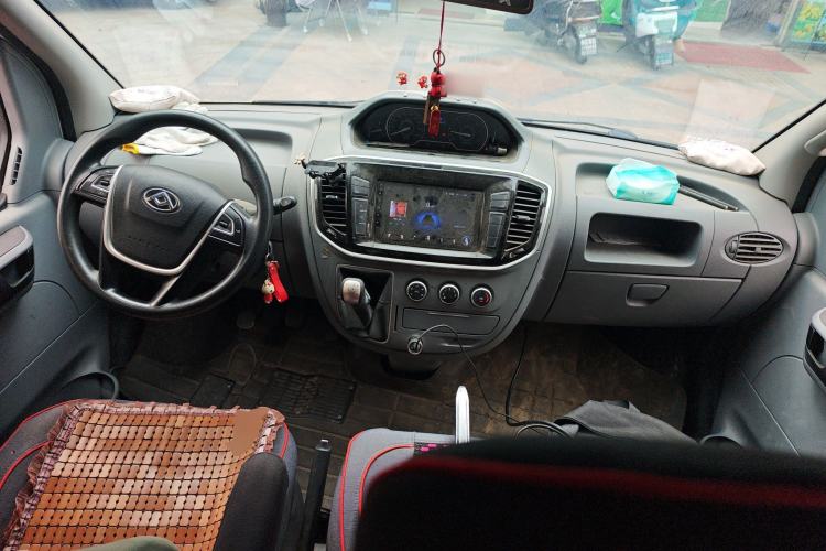 Used SAIC MAXUS Xintu V80 2019 2.5T Classic Edition 6-Speed Manual – Aoyuntong Modified Version Short Wheelbase Mid-Height Roof 5/6 Seats
