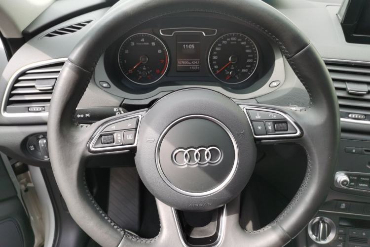 Used Audi Q3 2015 35 TFSI Comfort Model Steering Wheel