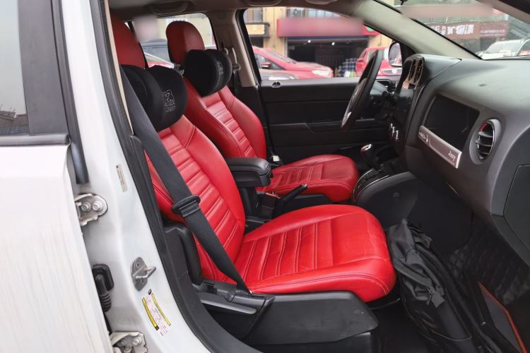 Used Jeep Compass 2014 2.0L two-wheel drive sport version
