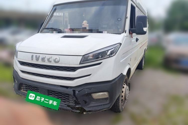 Used Iveco Daily 2023 2.8T V40 Van Long Wheelbase Mid-Roof Design Dual Tires Side-Swing Doors 2-3 Seater Guazi used car, China used car export, Used car for sale, Used  cars, Cheapest cars for sale