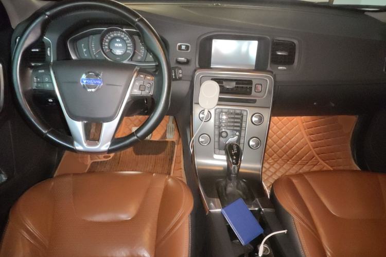 Used Volvo V60 2014 T5 Zhiyi Edition